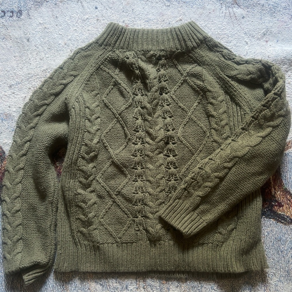 Green cropped cable knit sweater, medium 
J. Crew 
Send offers!
#sweater